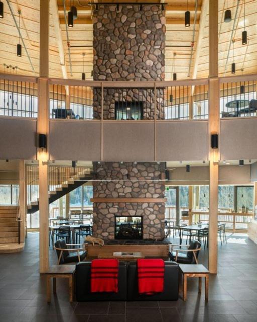 Hotel Metis Crossing Smoky Lake Exterior foto